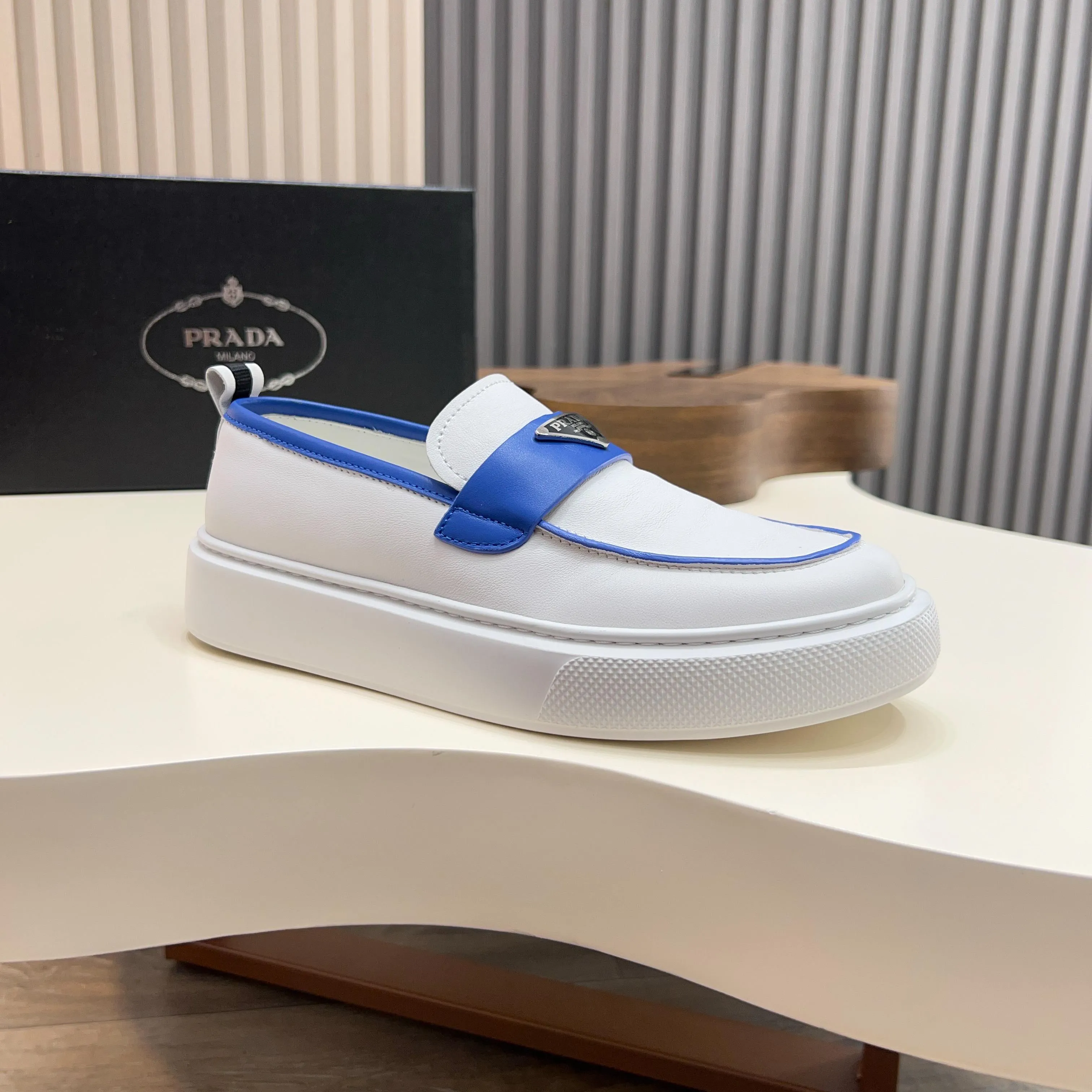 💰740 Thick-soled trendy brand (Prada) mainly promotes popular models, avant-garde and versatile fashionable men's shoes, private version molding, cowhide splicing 1:1 replica... fashionable, simple, elegant, more eye-catching and more classy, ​​it will subvert the old idea, a must-have for fashionistas who want to spend time with you! Must keep it! Tall and comfortable outsole, high-end quality workmanship. @ Code number: 39-44 38 45 can be ordered. Multiple colors are available.